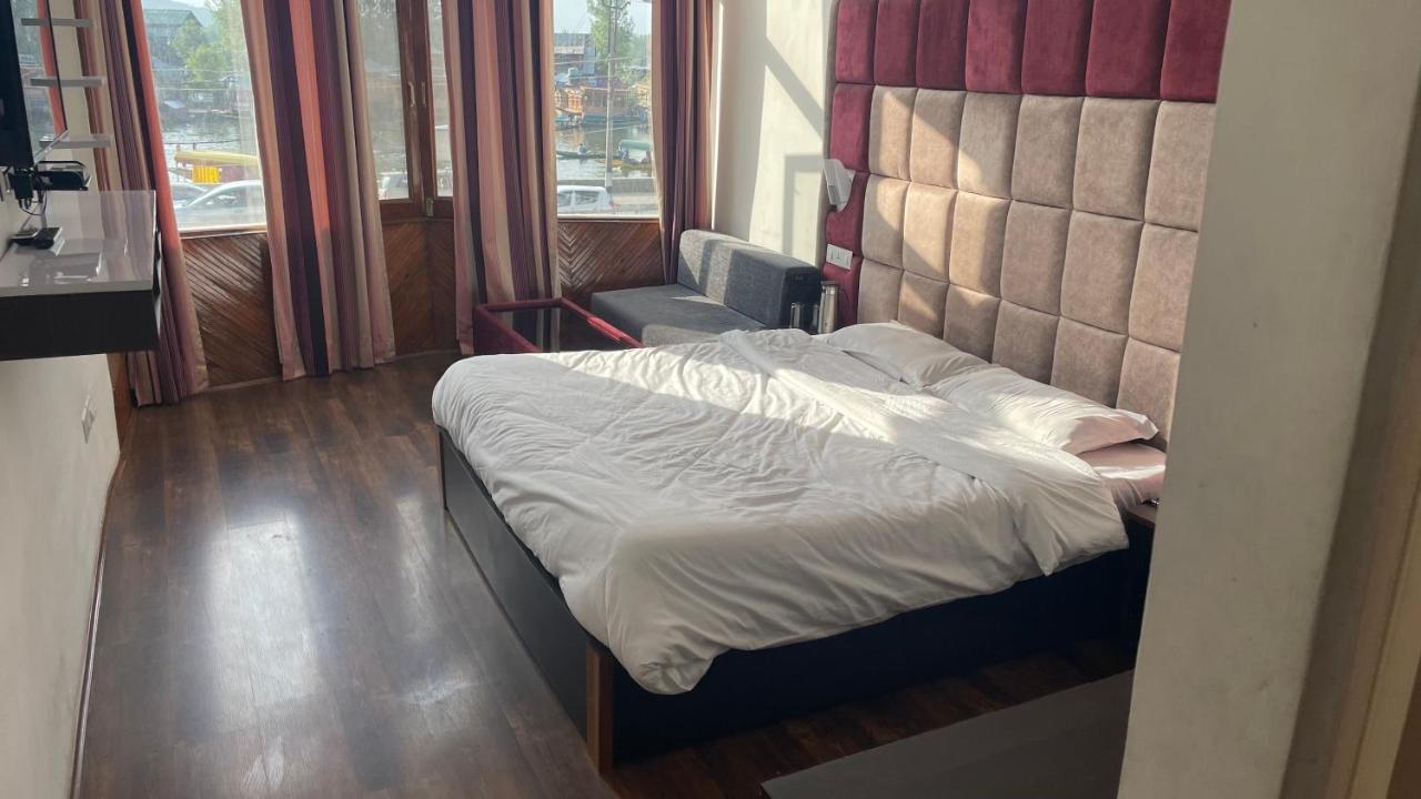 Hotel Senorita Srīnagar Zewnętrze zdjęcie