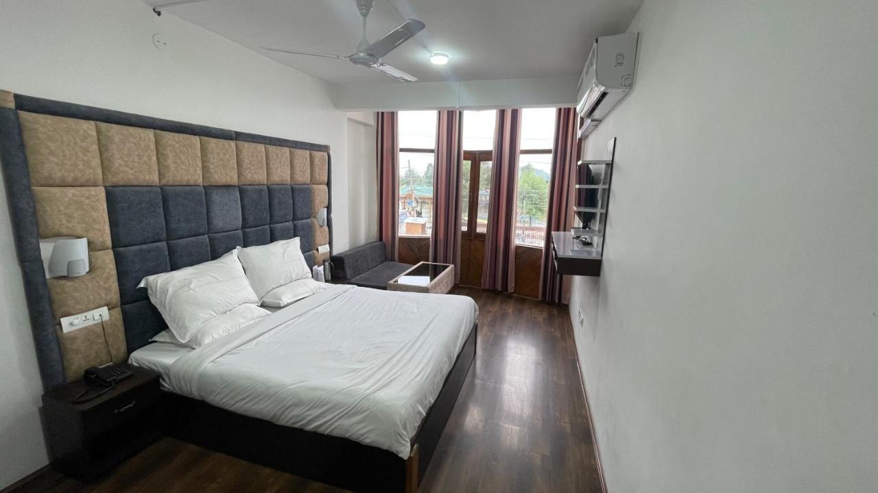 Hotel Senorita Srīnagar Zewnętrze zdjęcie