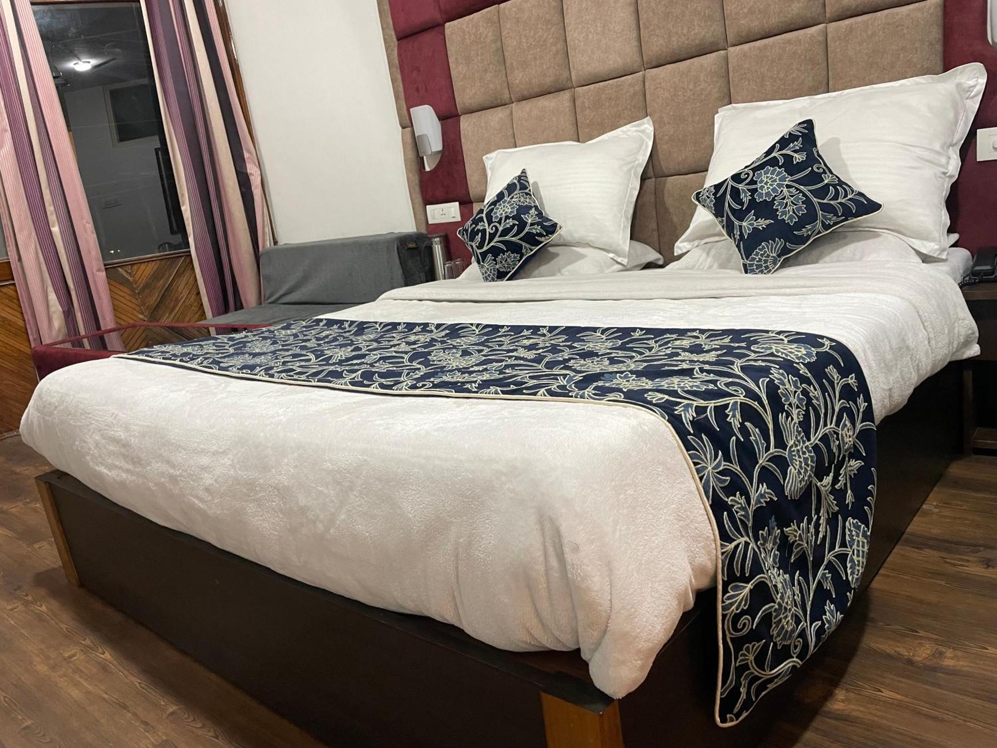 Hotel Senorita Srīnagar Zewnętrze zdjęcie