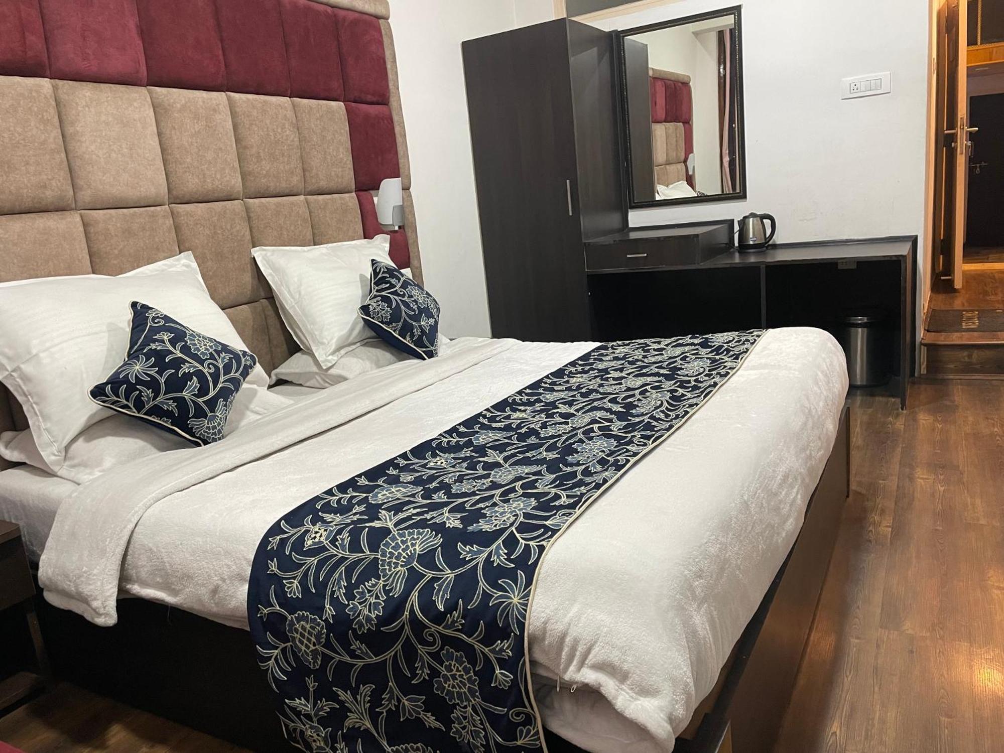 Hotel Senorita Srīnagar Zewnętrze zdjęcie