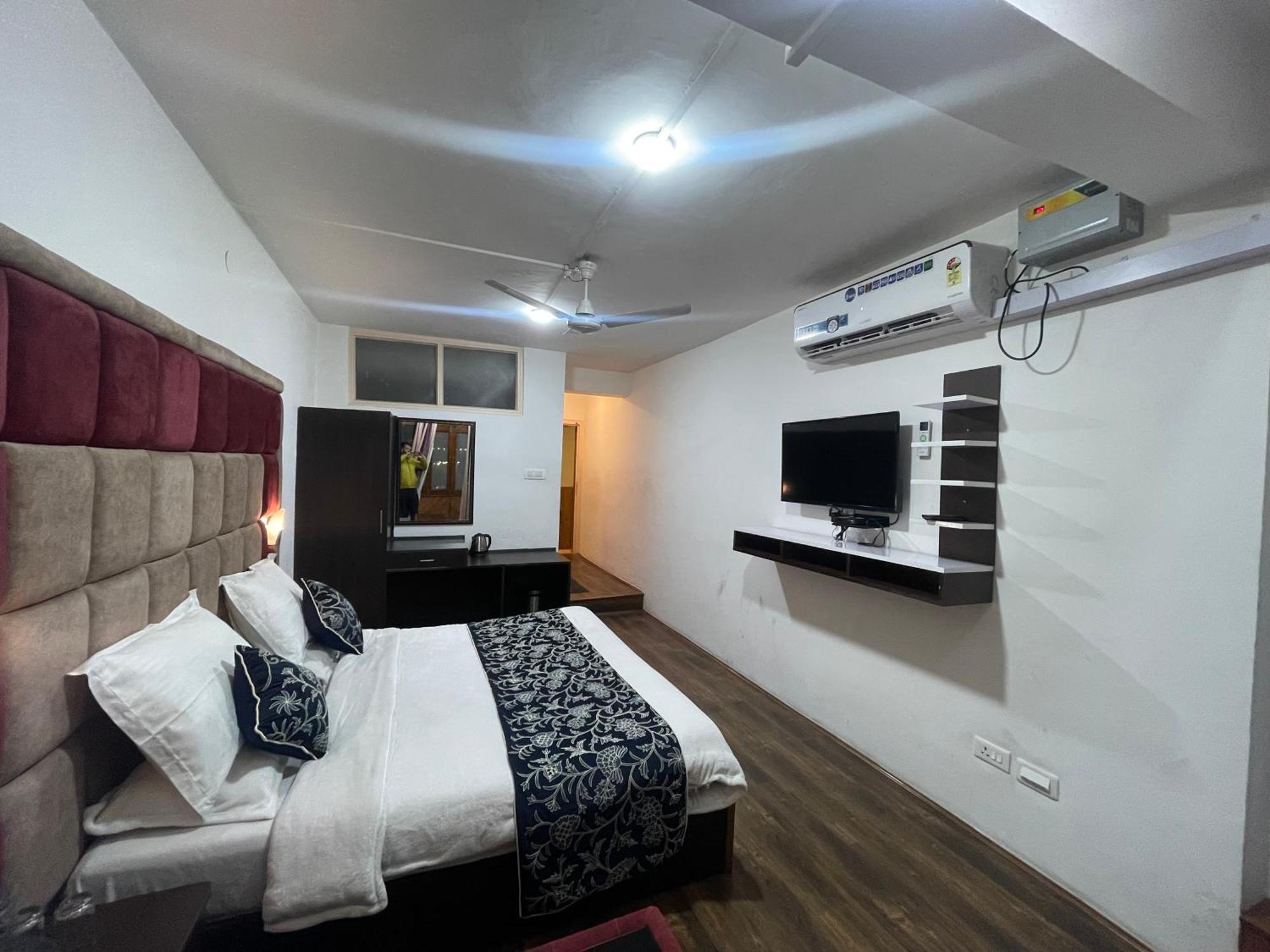 Hotel Senorita Srīnagar Zewnętrze zdjęcie