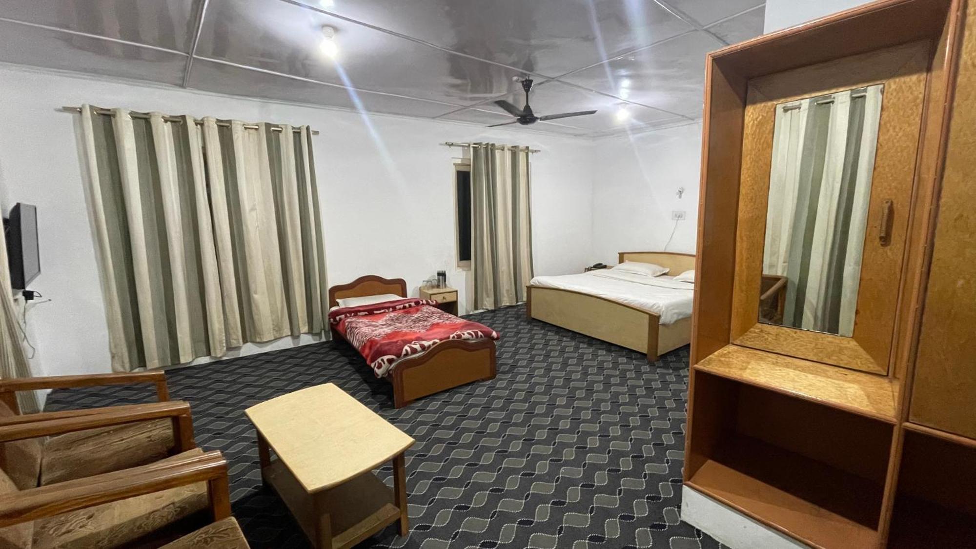 Hotel Senorita Srīnagar Zewnętrze zdjęcie