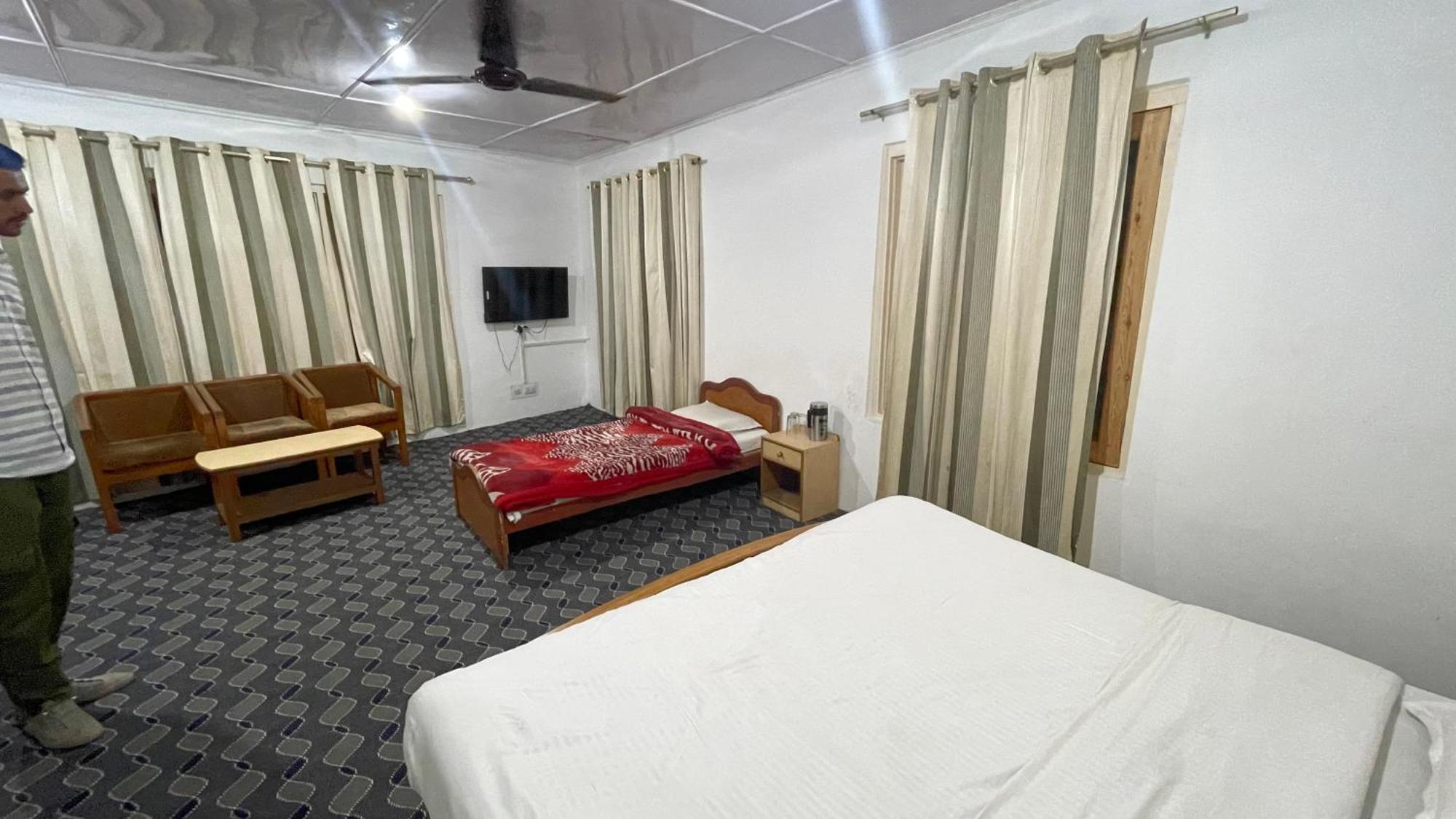 Hotel Senorita Srīnagar Zewnętrze zdjęcie